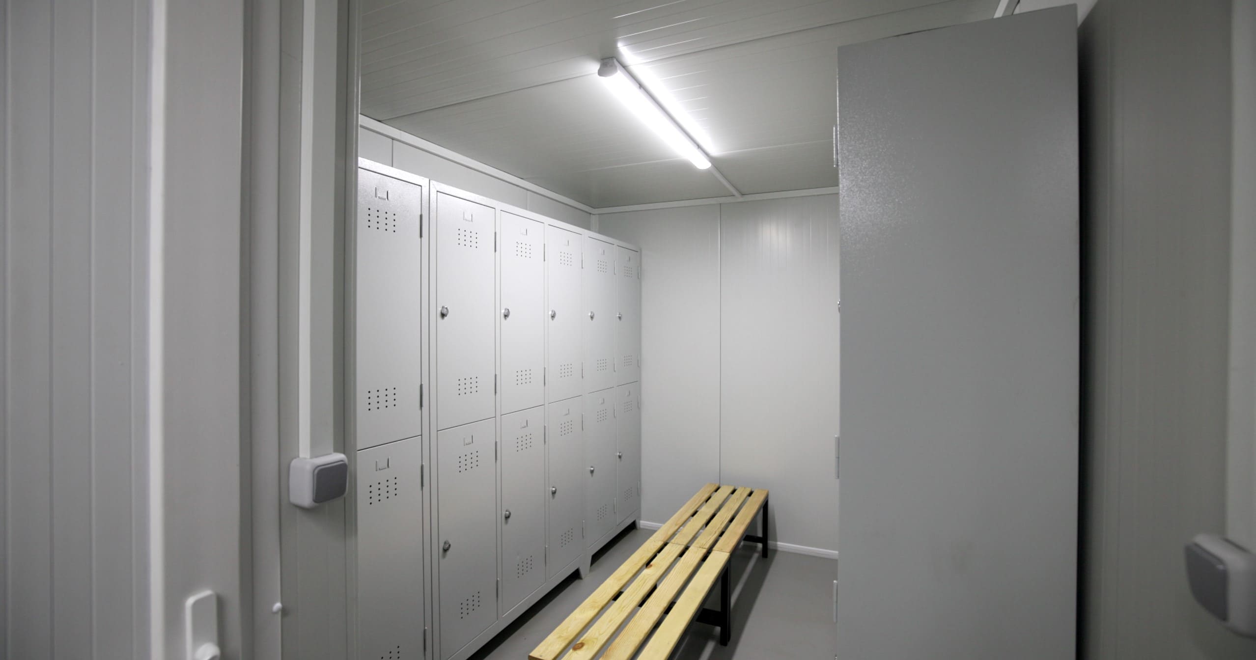 Module T UK | LC-A3000.2 – Locker & Sanitary Container with Shower (7.2 m²)