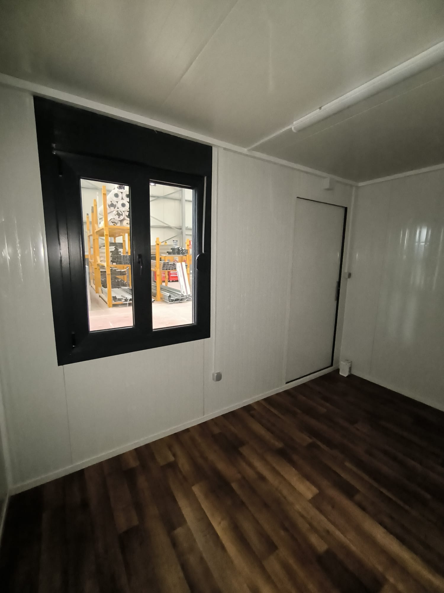 Module T UK | OC-23 – Open Plan Office Container with Two Workstations (14.4 m²)