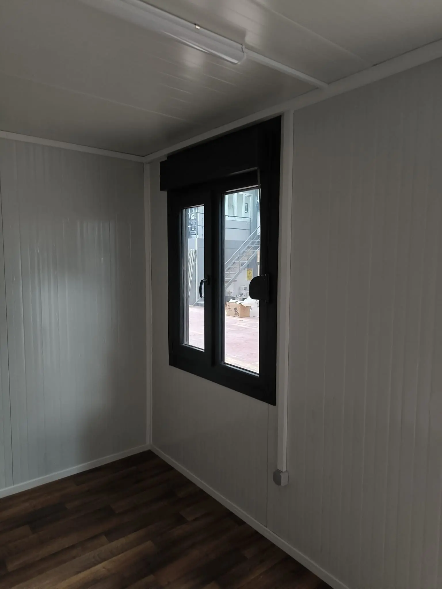 Module T UK | OC-A10000.1 – Large Open-Plan Office Container (24 m²)